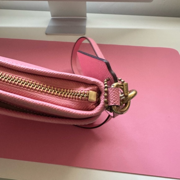 Coach Bubblegum knit messenger bag - Picture 5 of 9